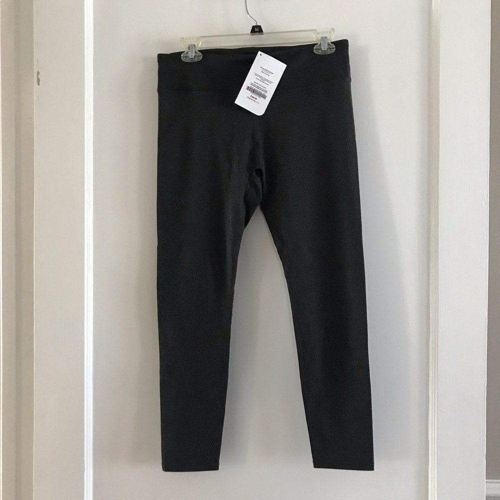 NWT Fabletics Salar Leggings - Short